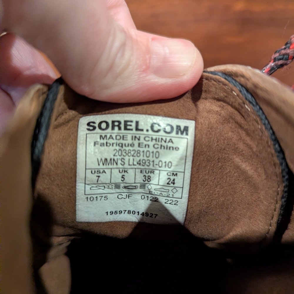 Sorel Women's Black and Tan Lace-Up Wedge Boots Size 7 - Picture 5 of 8